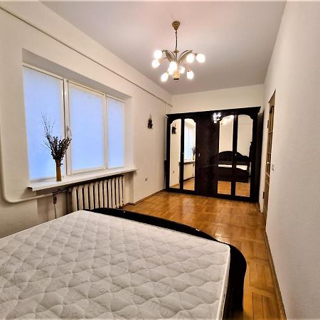 82-Avenue Apartment Chernivtsi Exterior foto
